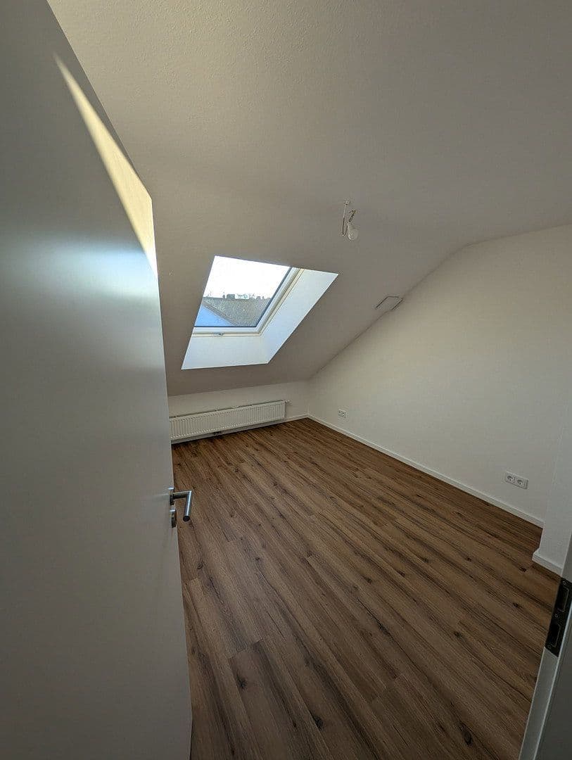 Pronájem bytu 4+1 69 m², Karpfenweg 16, Karlsruhe, Bádensko-Württembersko Pronájem bytu 4+1 69 m², Karpfenweg 16, Karlsruhe, Bádensko-Württembersko