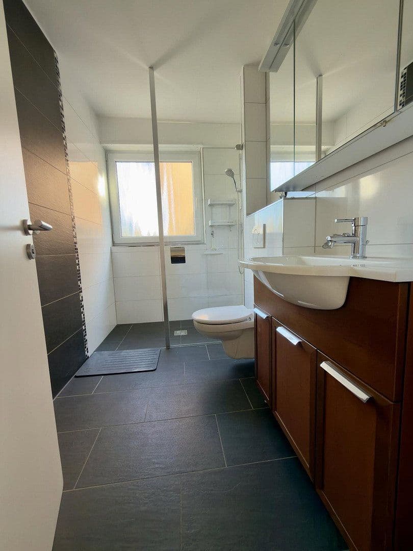 Pronájem bytu 3+1 64 m², Kernen im Remstal, Bádensko-Württembersko Pronájem bytu 3+1 64 m², Kernen im Remstal, Bádensko-Württembersko