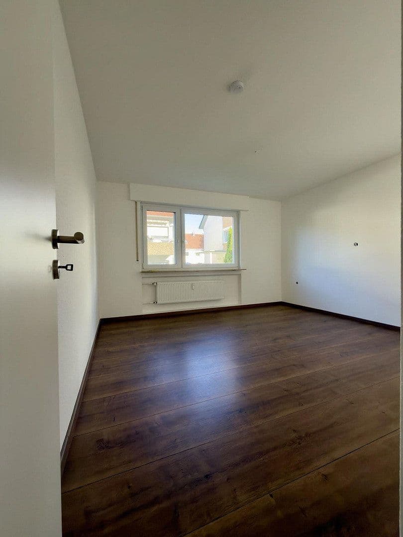 Pronájem bytu 3+1 64 m², Kernen im Remstal, Bádensko-Württembersko Pronájem bytu 3+1 64 m², Kernen im Remstal, Bádensko-Württembersko