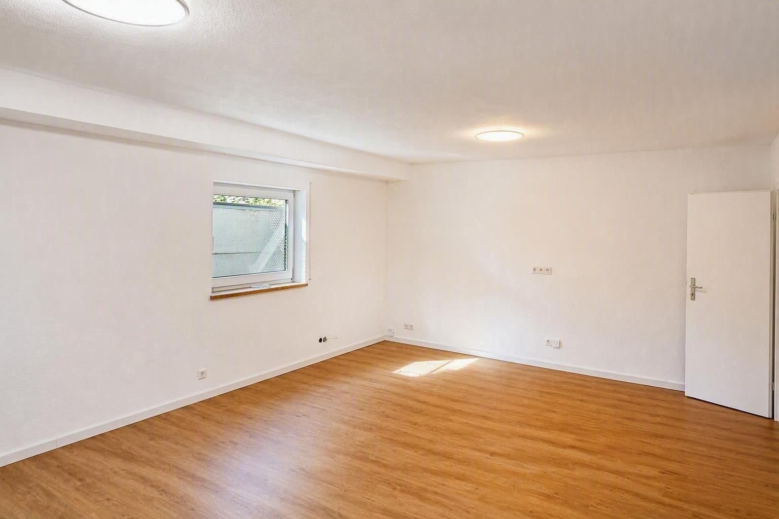 Pronájem bytu 2+1 71 m², Friedrichsberg 46, Stuttgart, Bádensko-Württembersko Pronájem bytu 2+1 71 m², Friedrichsberg 46, Stuttgart, Bádensko-Württembersko