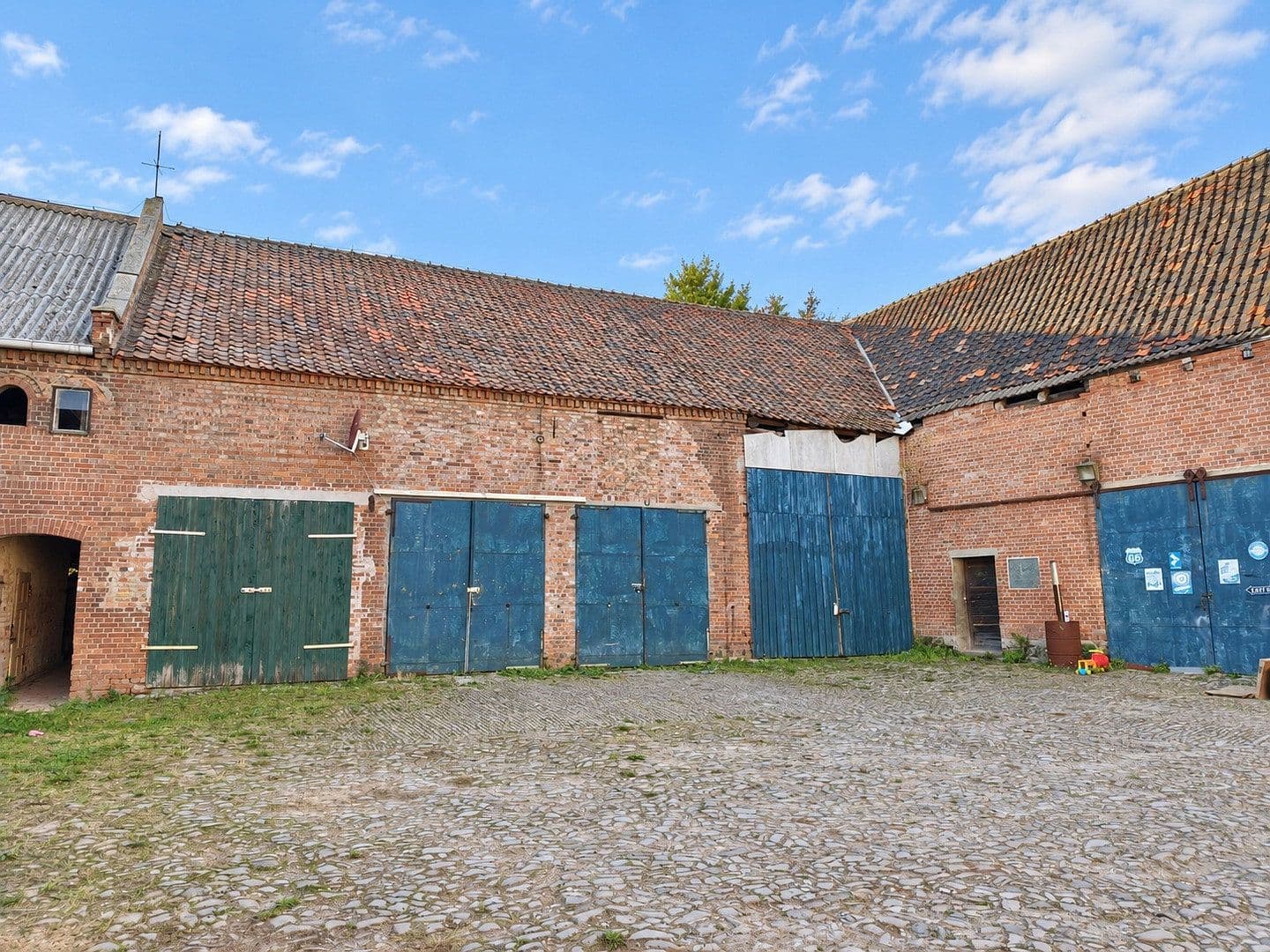 Prodej domu 323 m², pozemek 1.676 m², Ausleben, Sasko-Anhaltsko Prodej domu 323 m², pozemek 1.676 m², Ausleben, Sasko-Anhaltsko