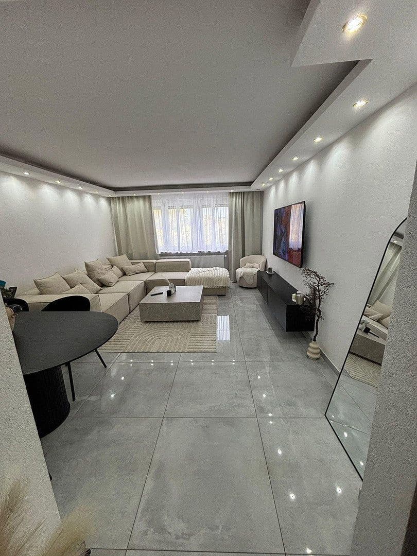Pronájem bytu 4+1 80 m², Obereisesheimerstr 27, Heilbronn, Bádensko-Württembersko Pronájem bytu 4+1 80 m², Obereisesheimerstr 27, Heilbronn, Bádensko-Württembersko