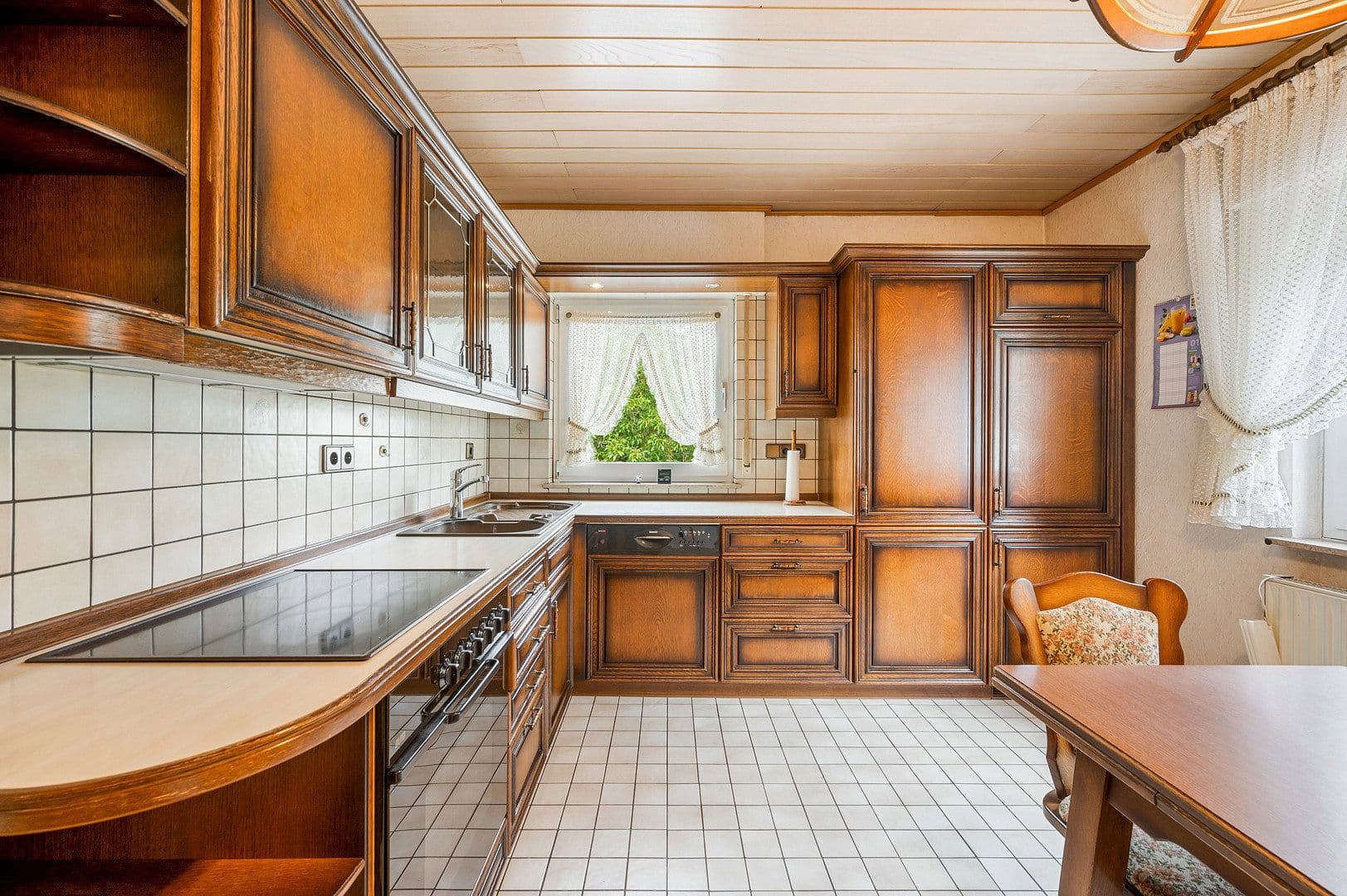 Prodej domu 213 m², pozemek 399 m², Königsteiner Straße 9, Eppstein, Hessen Prodej domu 213 m², pozemek 399 m², Königsteiner Straße 9, Eppstein, Hessen