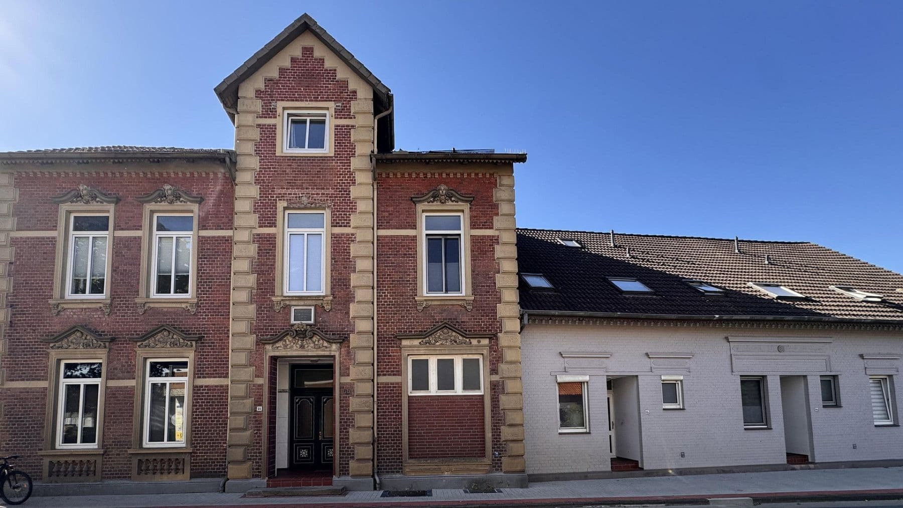 Prodej domu 586 m², pozemek 1.326 m², Riede, Dolní Sasko Prodej domu 586 m², pozemek 1.326 m², Riede, Dolní Sasko