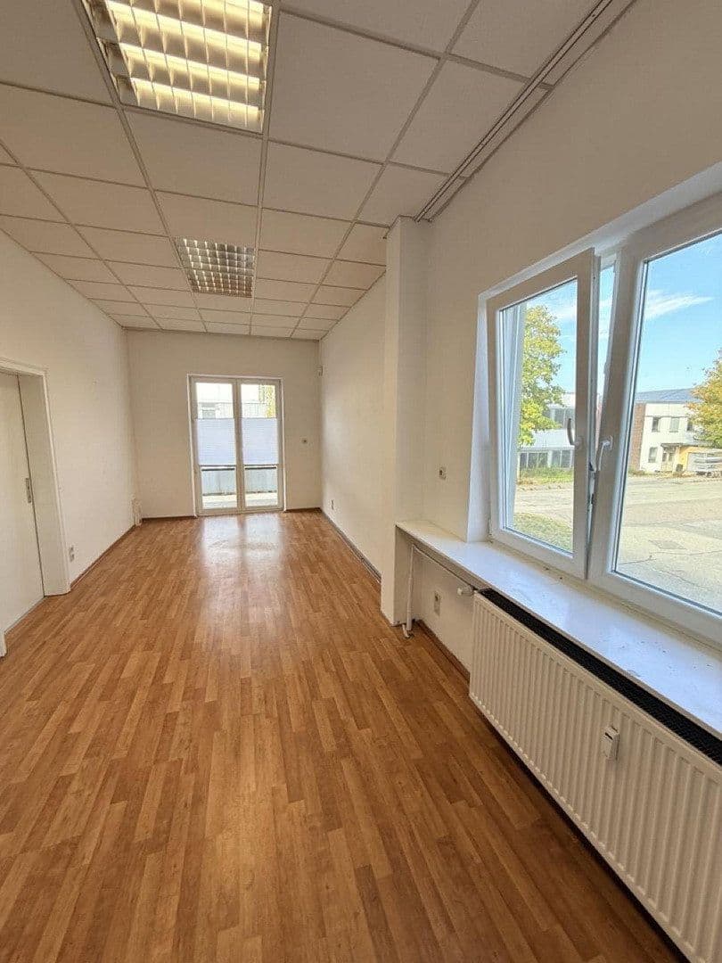 Pronájem kanceláře 22 m², Dieselstrasse 1, Rottenburg a. d. Laaber, Bavorsko Pronájem kanceláře 22 m², Dieselstrasse 1, Rottenburg a. d. Laaber, Bavorsko