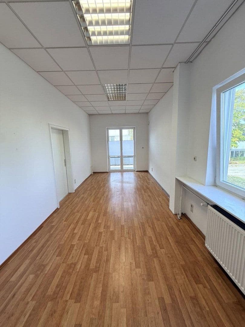 Pronájem kanceláře 22 m², Dieselstrasse 1, Rottenburg a. d. Laaber, Bavorsko Pronájem kanceláře 22 m², Dieselstrasse 1, Rottenburg a. d. Laaber, Bavorsko