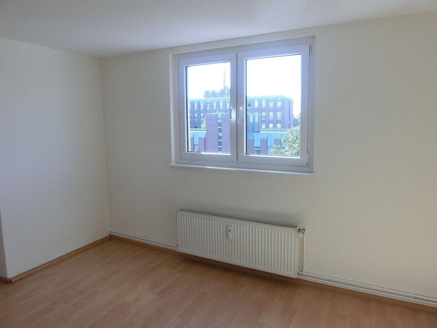 Pronájem bytu 2+1 48 m², Sadowastr. 2, Lübeck, Šlesvicko-Holštýnsko Pronájem bytu 2+1 48 m², Sadowastr. 2, Lübeck, Šlesvicko-Holštýnsko