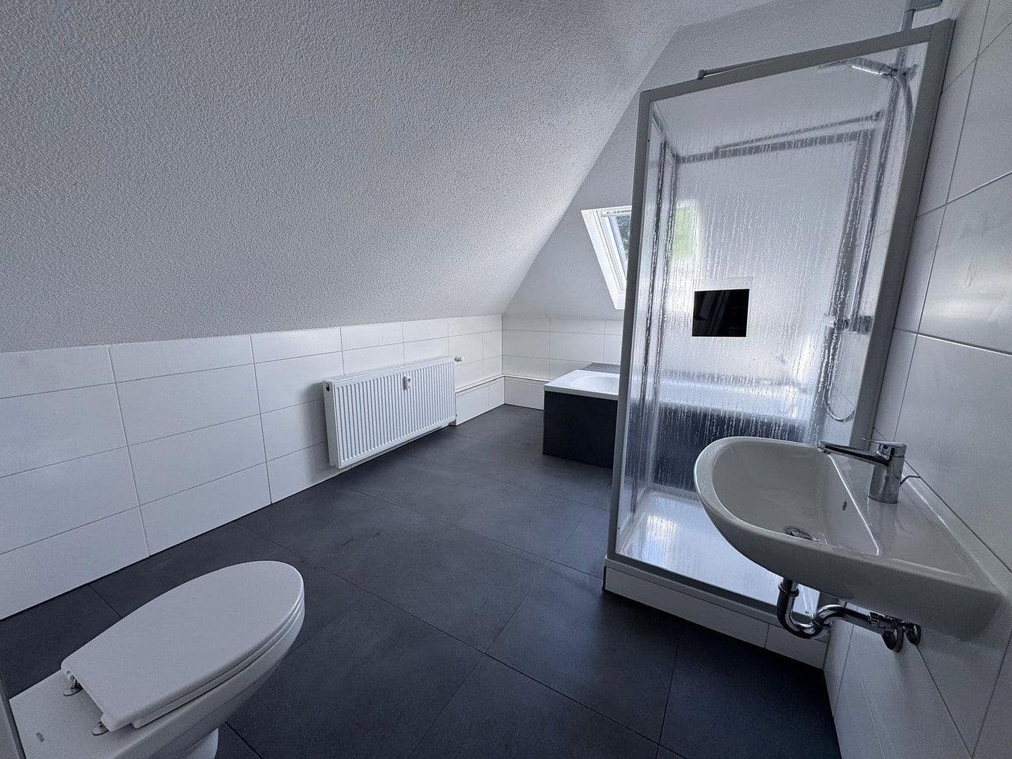Pronájem bytu 5+1 140 m², Lessingstr. 12, Annaberg-Buchholz, Sasko Pronájem bytu 5+1 140 m², Lessingstr. 12, Annaberg-Buchholz, Sasko