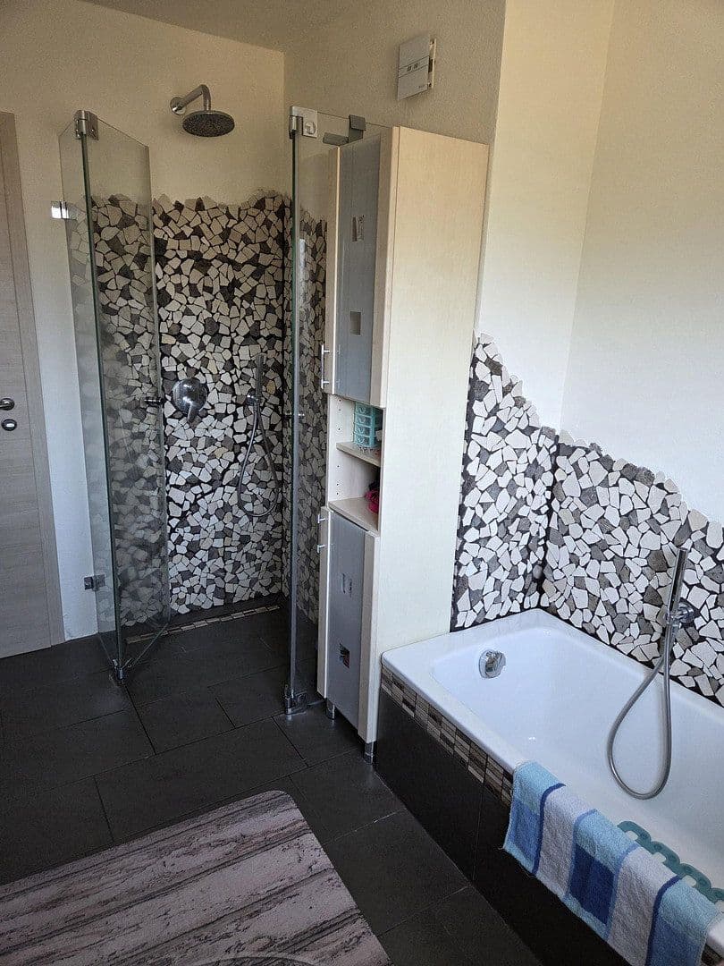 Prodej domu 260 m², pozemek 2.052 m², Niedereschach, Bádensko-Württembersko Prodej domu 260 m², pozemek 2.052 m², Niedereschach, Bádensko-Württembersko