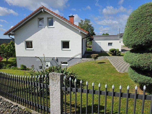 Prodej domu 197 m², pozemek 732 m², Loßburg, Bádensko-Württembersko Prodej domu 197 m², pozemek 732 m², Loßburg, Bádensko-Württembersko