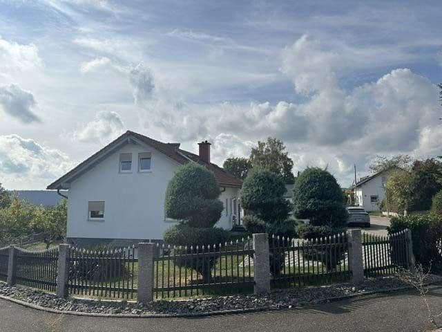 Prodej domu 197 m², pozemek 732 m², Loßburg, Bádensko-Württembersko Prodej domu 197 m², pozemek 732 m², Loßburg, Bádensko-Württembersko