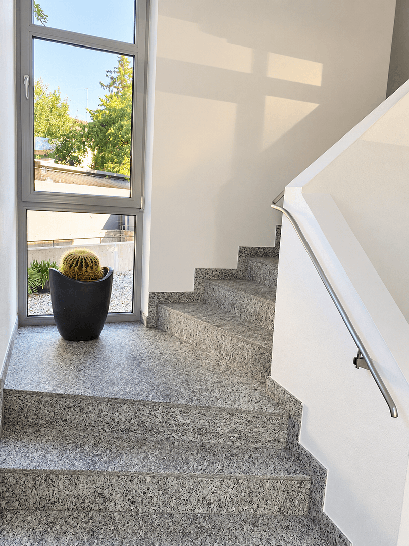 Pronájem kanceláře 100 m², Mehringer Str. 12, Burghausen, Bavorsko Pronájem kanceláře 100 m², Mehringer Str. 12, Burghausen, Bavorsko