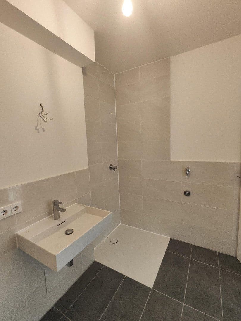 Pronájem bytu 1+1 34 m², Lilli-Kurowski-Straße 11, München, Bavorsko Pronájem bytu 1+1 34 m², Lilli-Kurowski-Straße 11, München, Bavorsko