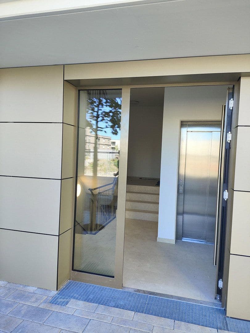 Pronájem bytu 1+1 34 m², Lilli-Kurowski-Straße 11, München, Bavorsko Pronájem bytu 1+1 34 m², Lilli-Kurowski-Straße 11, München, Bavorsko
