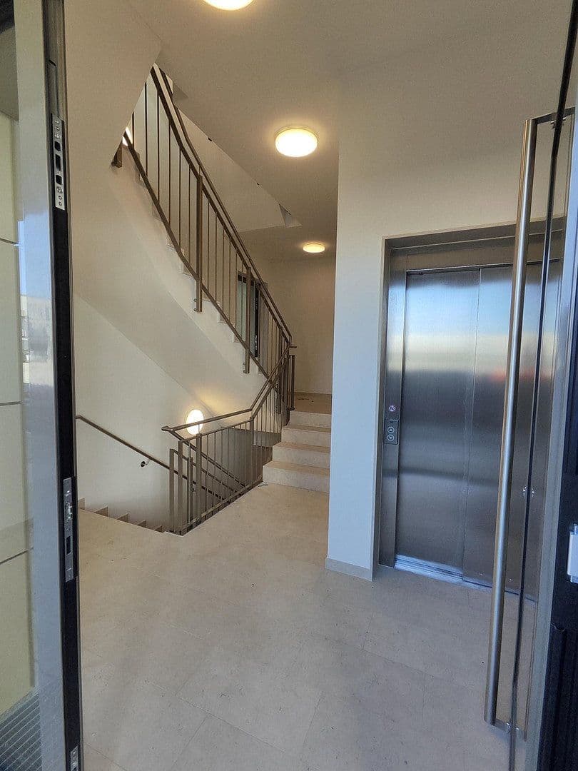 Pronájem bytu 1+1 34 m², Lilli-Kurowski-Straße 11, München, Bavorsko Pronájem bytu 1+1 34 m², Lilli-Kurowski-Straße 11, München, Bavorsko