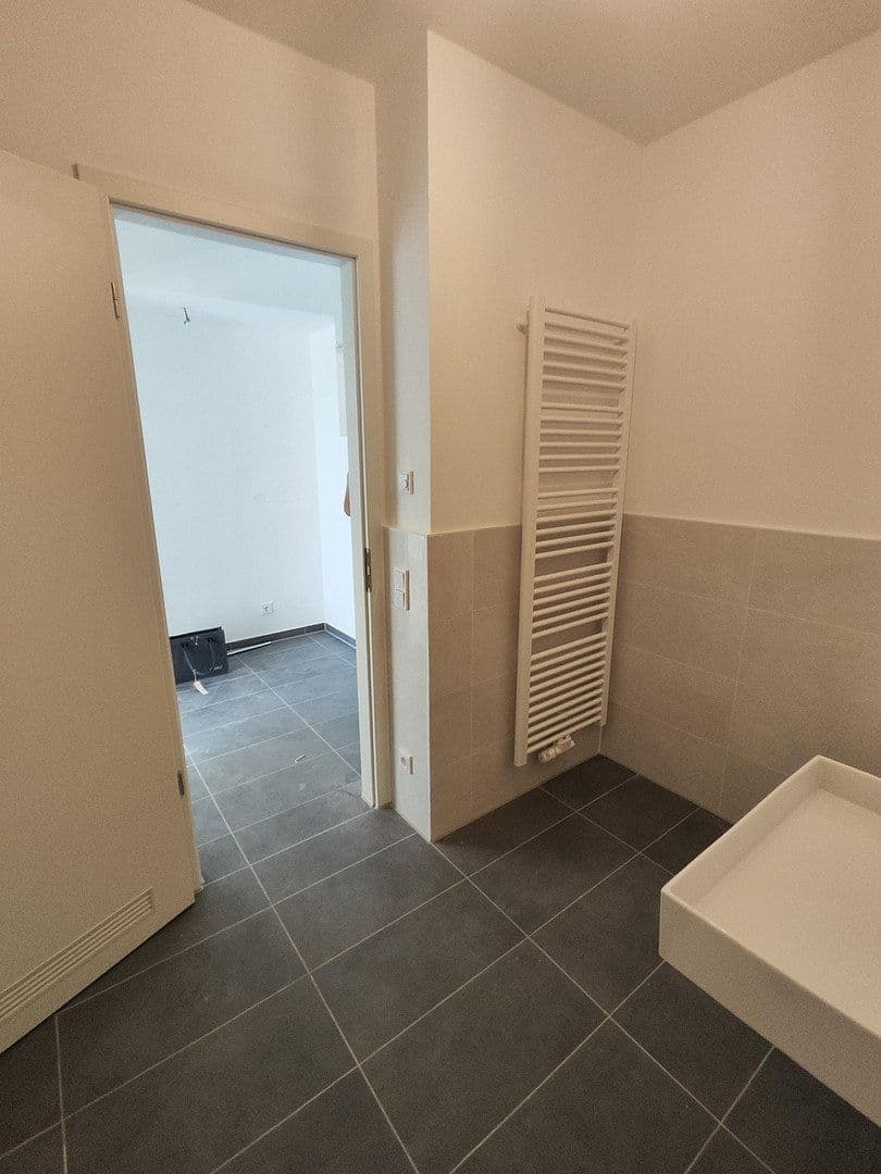 Pronájem bytu 1+1 34 m², Lilli-Kurowski-Straße 11, München, Bavorsko Pronájem bytu 1+1 34 m², Lilli-Kurowski-Straße 11, München, Bavorsko