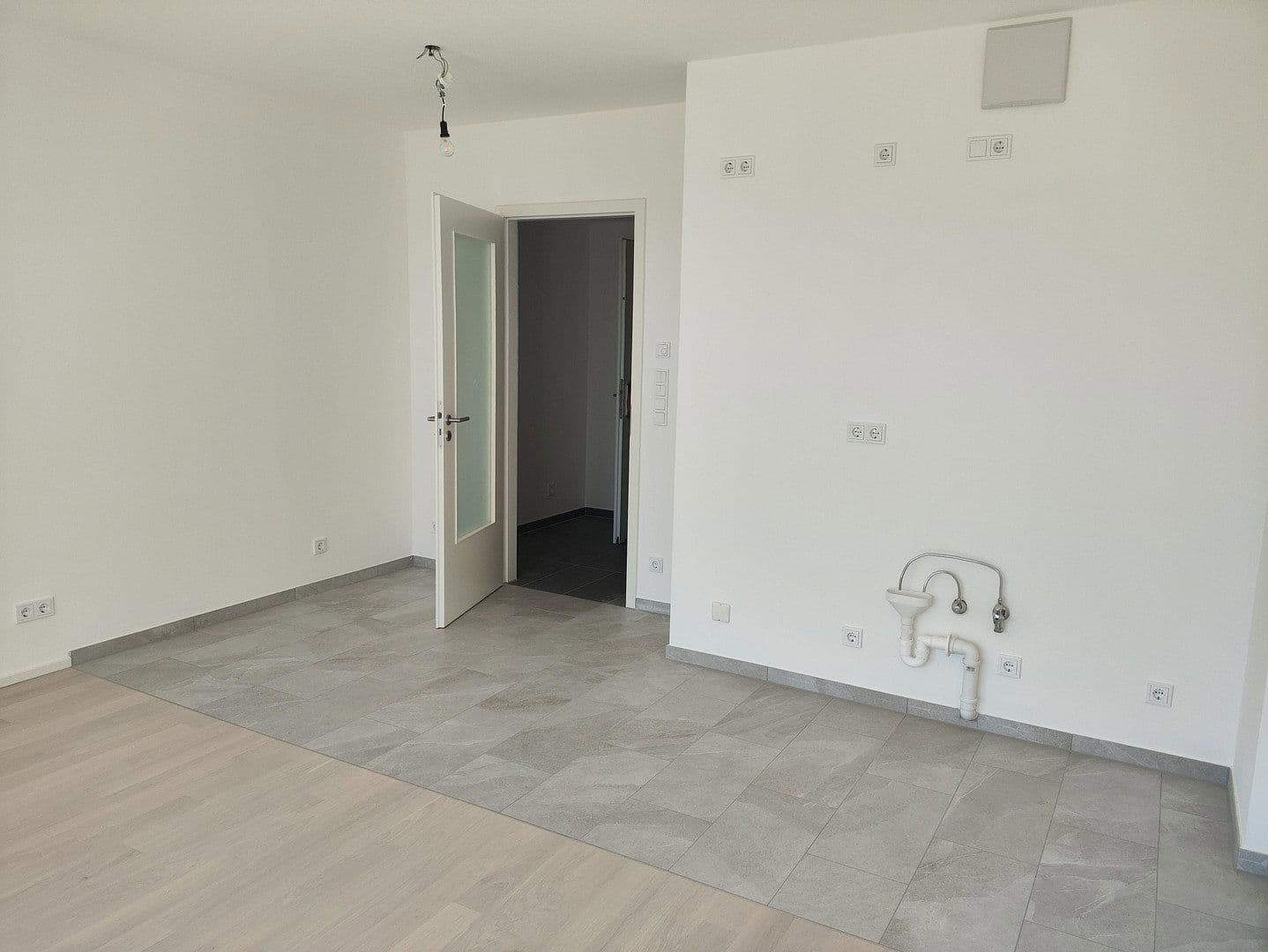 Pronájem bytu 1+1 34 m², Lilli-Kurowski-Straße 11, München, Bavorsko Pronájem bytu 1+1 34 m², Lilli-Kurowski-Straße 11, München, Bavorsko