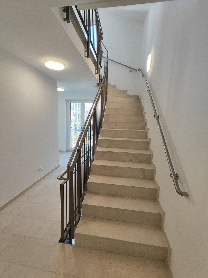 Pronájem bytu 1+1 34 m², Lilli-Kurowski-Straße 11, München, Bavorsko Pronájem bytu 1+1 34 m², Lilli-Kurowski-Straße 11, München, Bavorsko