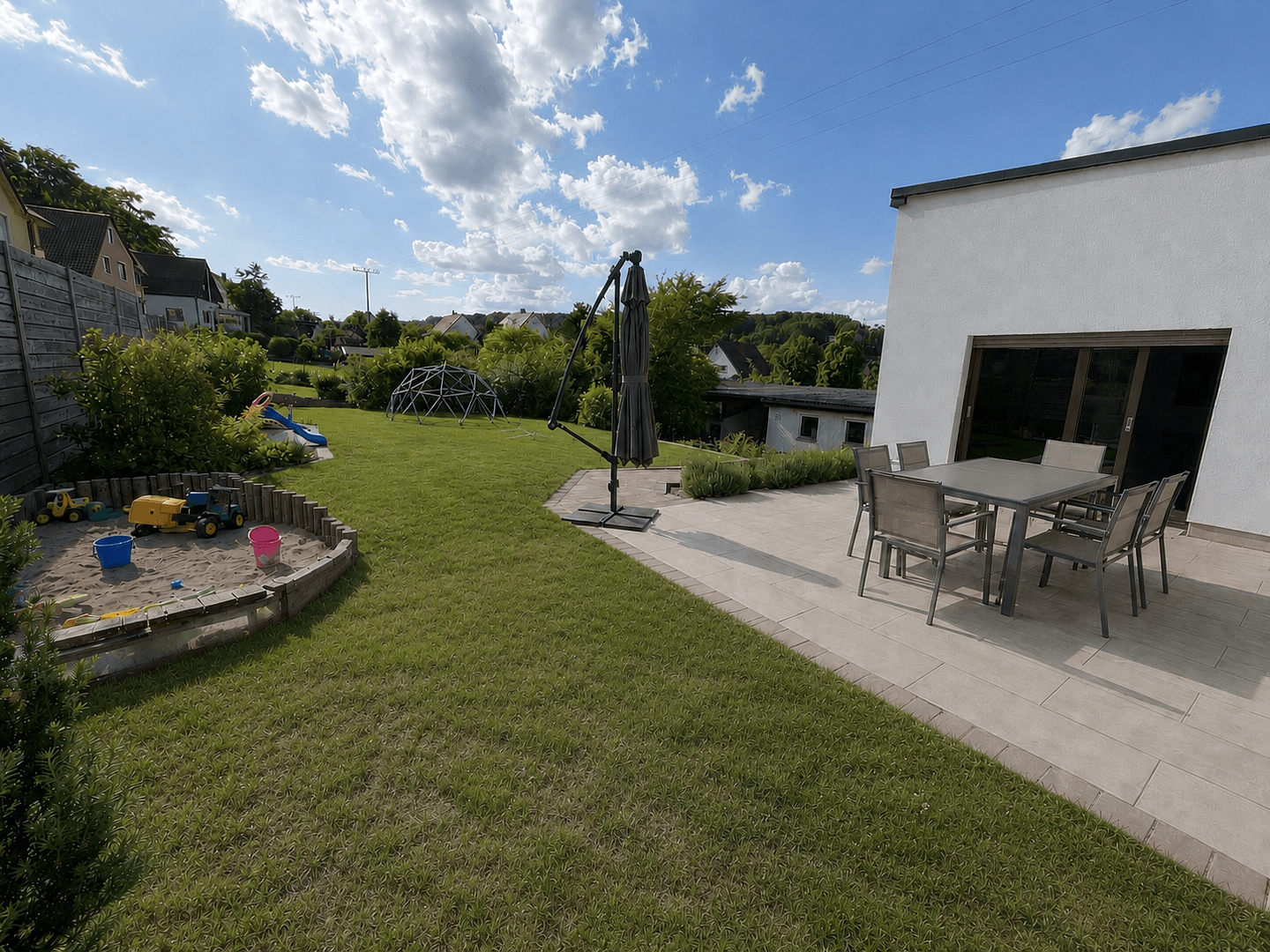 Prodej domu 148 m², pozemek 966 m², Gartenweg 3, Nittendorf, Bavorsko Prodej domu 148 m², pozemek 966 m², Gartenweg 3, Nittendorf, Bavorsko