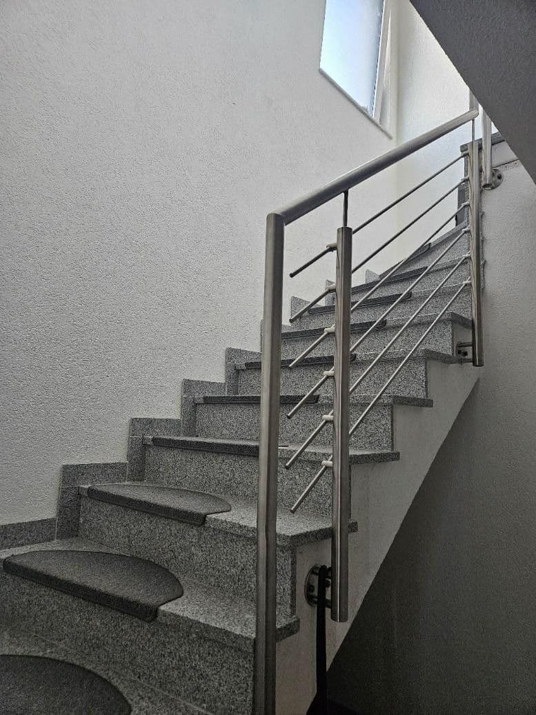 Pronájem bytu 3+1 70 m², Nürtingen, Bádensko-Württembersko Pronájem bytu 3+1 70 m², Nürtingen, Bádensko-Württembersko