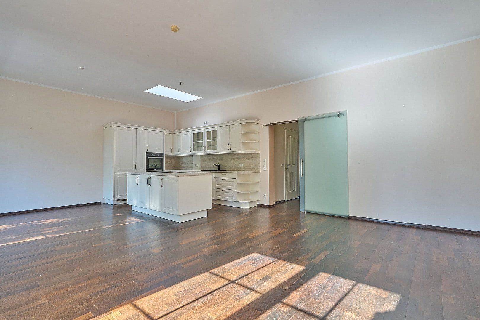 Prodej bytu 3+1 99 m², Berlin, Berlín Prodej bytu 3+1 99 m², Berlin, Berlín