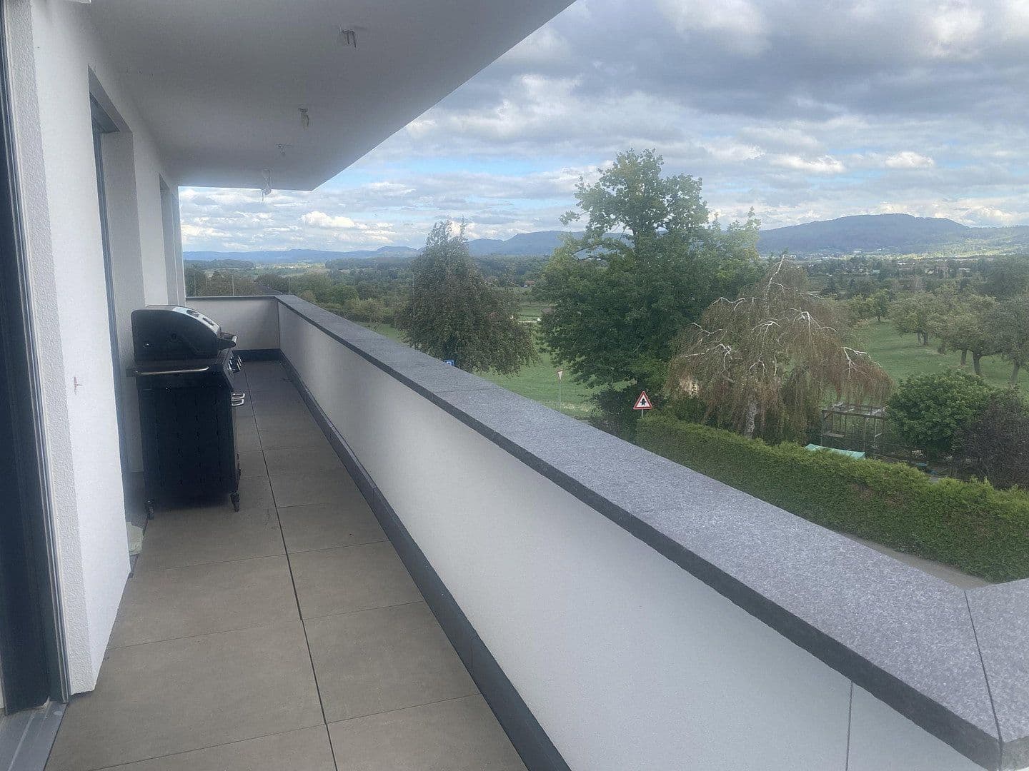 Prodej nebytového prostoru 631 m², Hattenhofen, Bádensko-Württembersko Prodej nebytového prostoru 631 m², Hattenhofen, Bádensko-Württembersko
