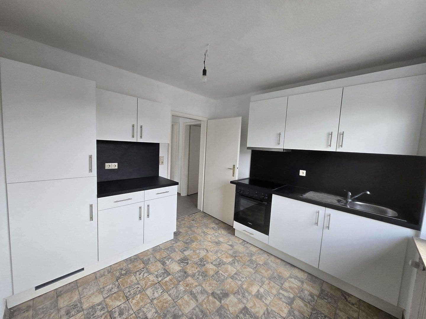 Pronájem bytu 3+1 88 m², Kohlmeisenweg 8, Albstadt, Bádensko-Württembersko Pronájem bytu 3+1 88 m², Kohlmeisenweg 8, Albstadt, Bádensko-Württembersko