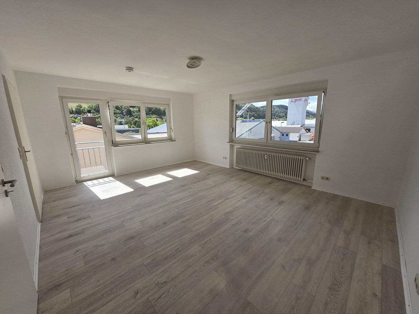 Pronájem bytu 3+1 88 m², Kohlmeisenweg 8, Albstadt, Bádensko-Württembersko Pronájem bytu 3+1 88 m², Kohlmeisenweg 8, Albstadt, Bádensko-Württembersko
