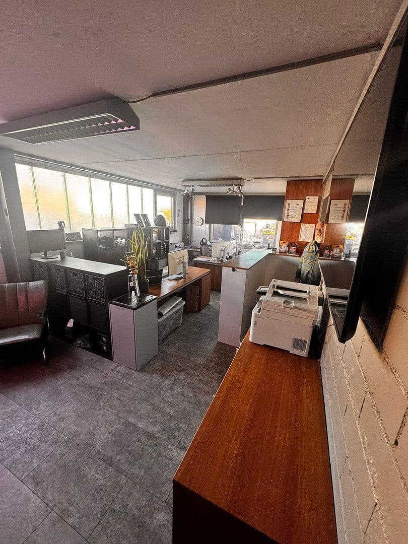 Prodej nebytového prostoru 1.500 m², Estenfeld, Bavorsko Prodej nebytového prostoru 1.500 m², Estenfeld, Bavorsko