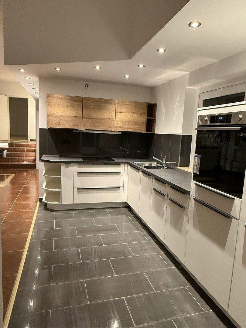 Pronájem bytu 2+1 76 m², Mühlenweg 58, Wuppertal, Severní Porýní-Vestfálsko Pronájem bytu 2+1 76 m², Mühlenweg 58, Wuppertal, Severní Porýní-Vestfálsko