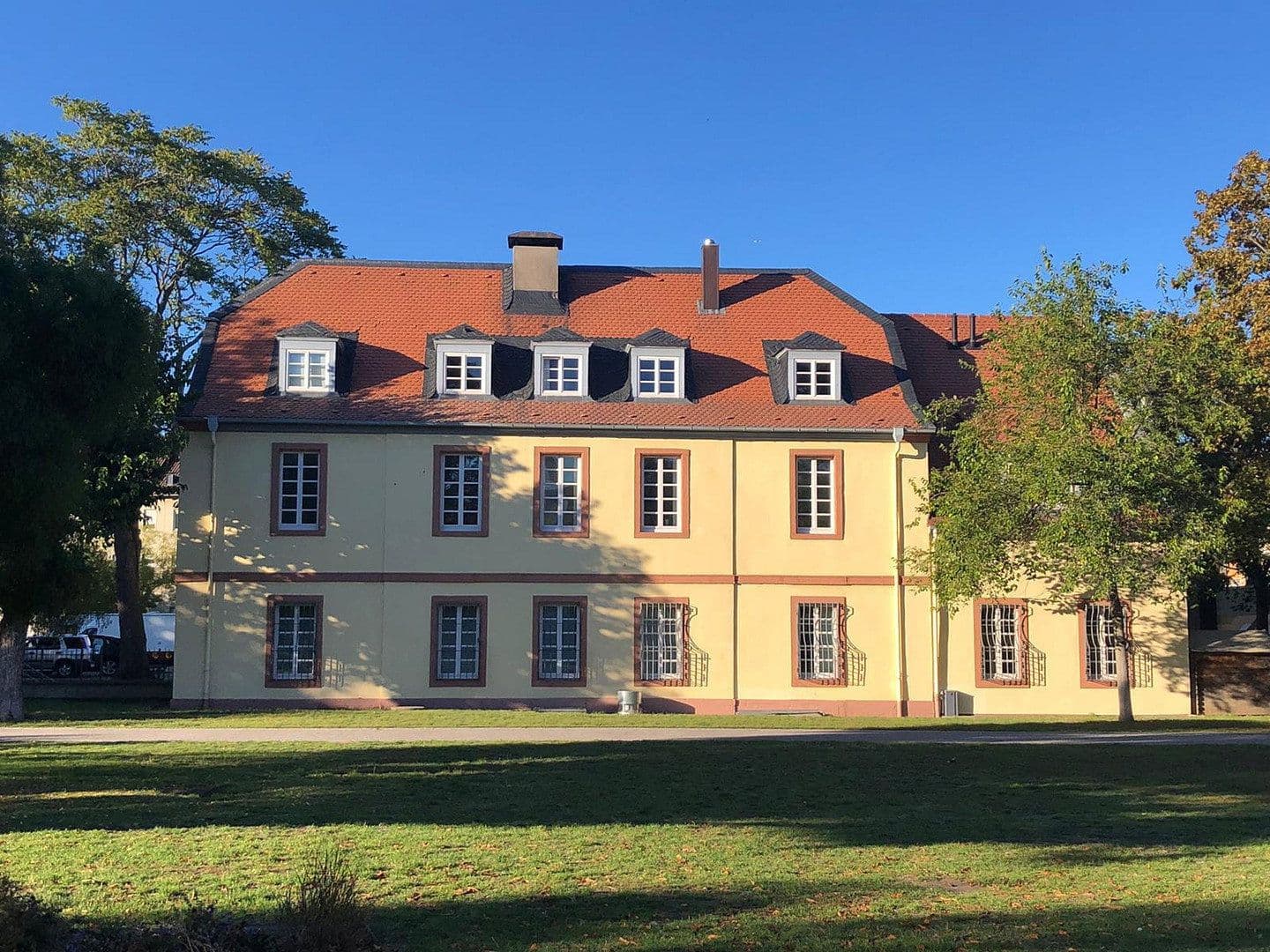 Prodej domu 810 m², pozemek 710 m², Rheingönheimerstraße 98, Ludwigshafen, Porýní-Falc Prodej domu 810 m², pozemek 710 m², Rheingönheimerstraße 98, Ludwigshafen, Porýní-Falc