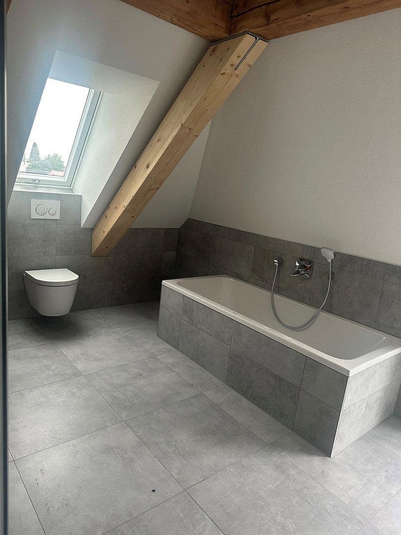 Pronájem bytu 4+1 119 m², Staufener Str. 70, Bad Krozingen, Bádensko-Württembersko Pronájem bytu 4+1 119 m², Staufener Str. 70, Bad Krozingen, Bádensko-Württembersko