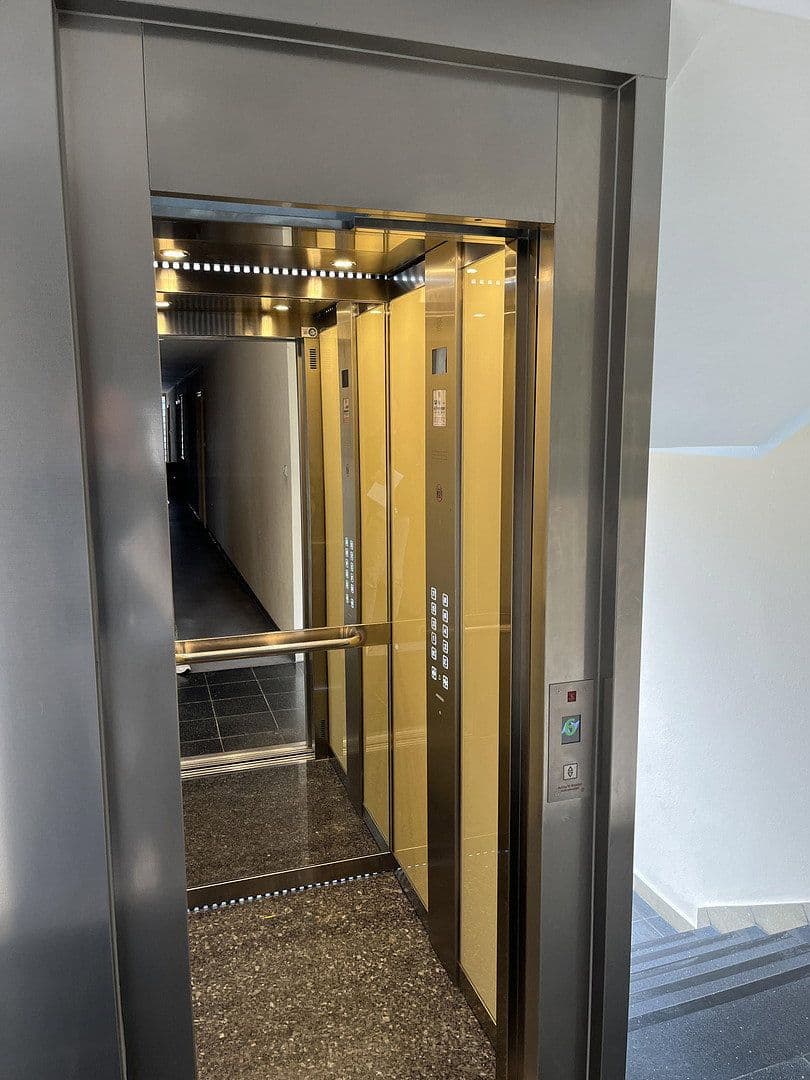 Pronájem bytu 1+1 32 m², Düsseldorfer Str. 7, München, Bavorsko Pronájem bytu 1+1 32 m², Düsseldorfer Str. 7, München, Bavorsko