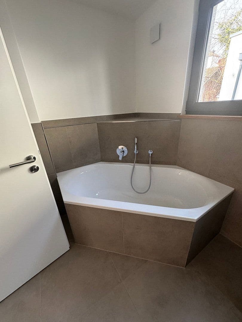 Pronájem bytu 5+1 126 m², Taufkirchen, Bavorsko Pronájem bytu 5+1 126 m², Taufkirchen, Bavorsko