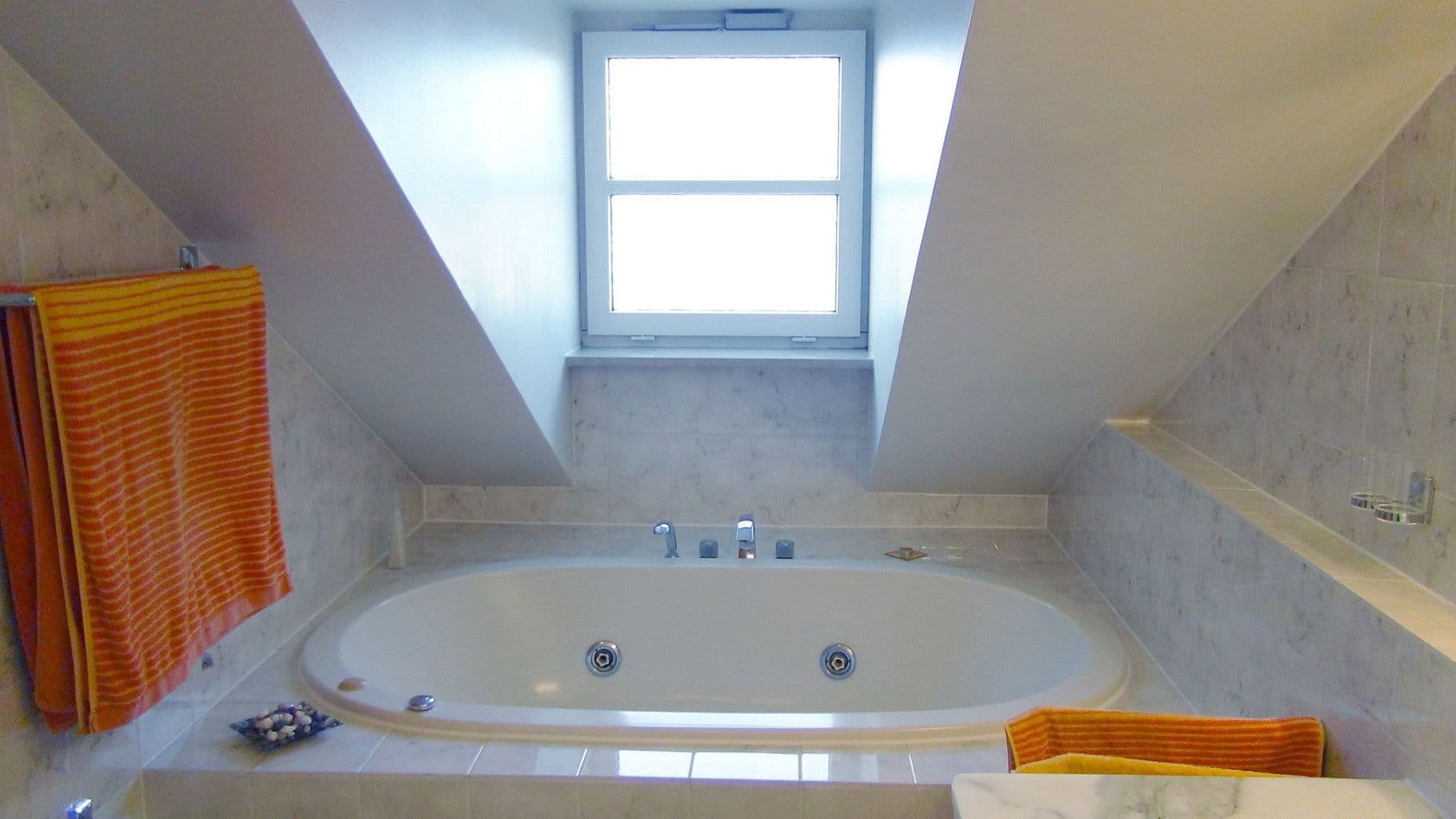 Pronájem bytu 2+1 63 m², Hauptstraße 31a, Unterhaching, Bavorsko Pronájem bytu 2+1 63 m², Hauptstraße 31a, Unterhaching, Bavorsko