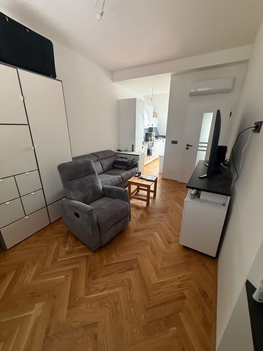 Pronájem bytu 1+kk 25 m², Ďáblická, Praha, Praha Pronájem bytu 1+kk 25 m², Ďáblická, Praha, Praha