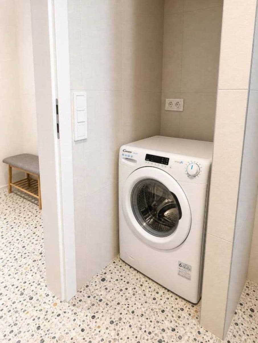 Pronájem bytu 2+kk 39 m², U Komína, Praha, Praha Pronájem bytu 2+kk 39 m², U Komína, Praha, Praha