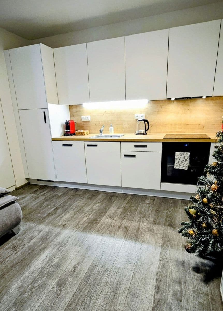 Pronájem bytu 40 m², Plzenska, Praha, Praha Pronájem bytu 40 m², Plzenska, Praha, Praha