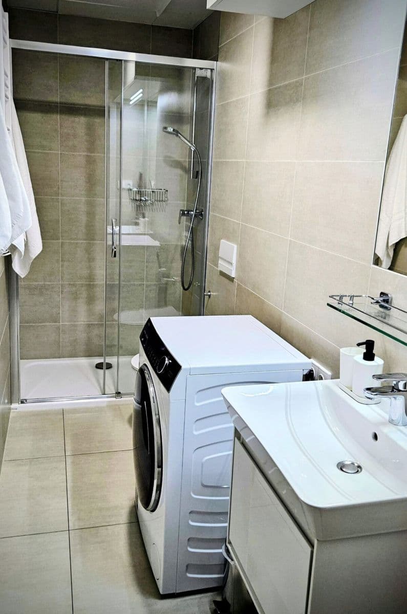 Pronájem bytu 40 m², Plzenska, Praha, Praha Pronájem bytu 40 m², Plzenska, Praha, Praha
