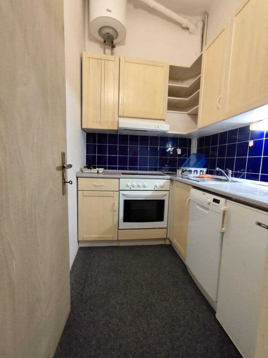 Pronájem bytu 2+1 55 m², Tomkova, Hradec Králové, Královéhradecký kraj Pronájem bytu 2+1 55 m², Tomkova, Hradec Králové, Královéhradecký kraj