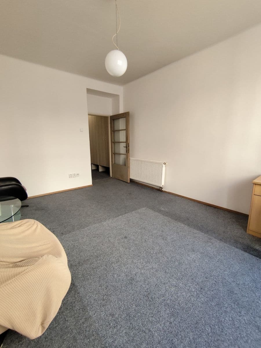 Pronájem bytu 2+1 55 m², Tomkova, Hradec Králové, Královéhradecký kraj Pronájem bytu 2+1 55 m², Tomkova, Hradec Králové, Královéhradecký kraj