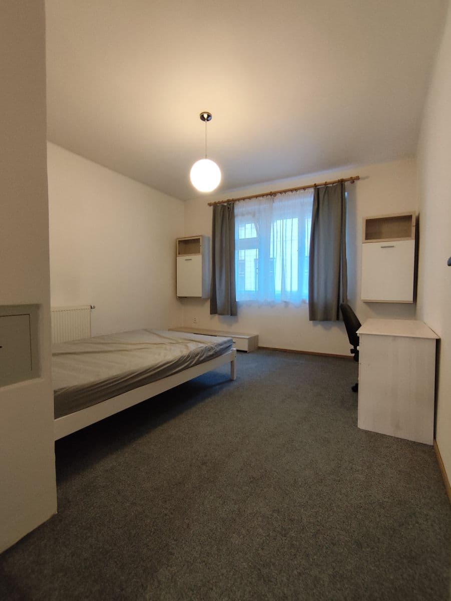 Pronájem bytu 2+1 55 m², Tomkova, Hradec Králové, Královéhradecký kraj Pronájem bytu 2+1 55 m², Tomkova, Hradec Králové, Královéhradecký kraj