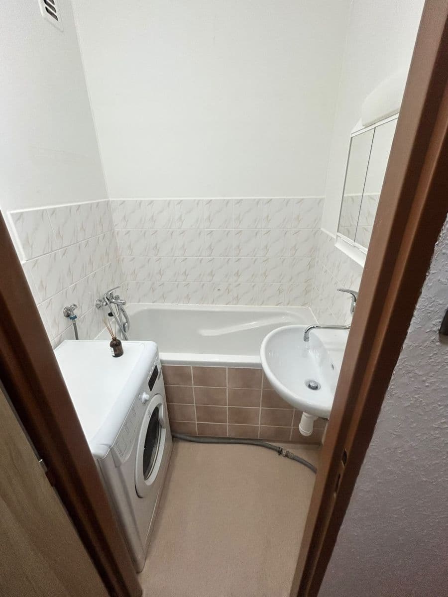 Pronájem bytu 2+1 52 m², Malovická, Praha, Praha Pronájem bytu 2+1 52 m², Malovická, Praha, Praha