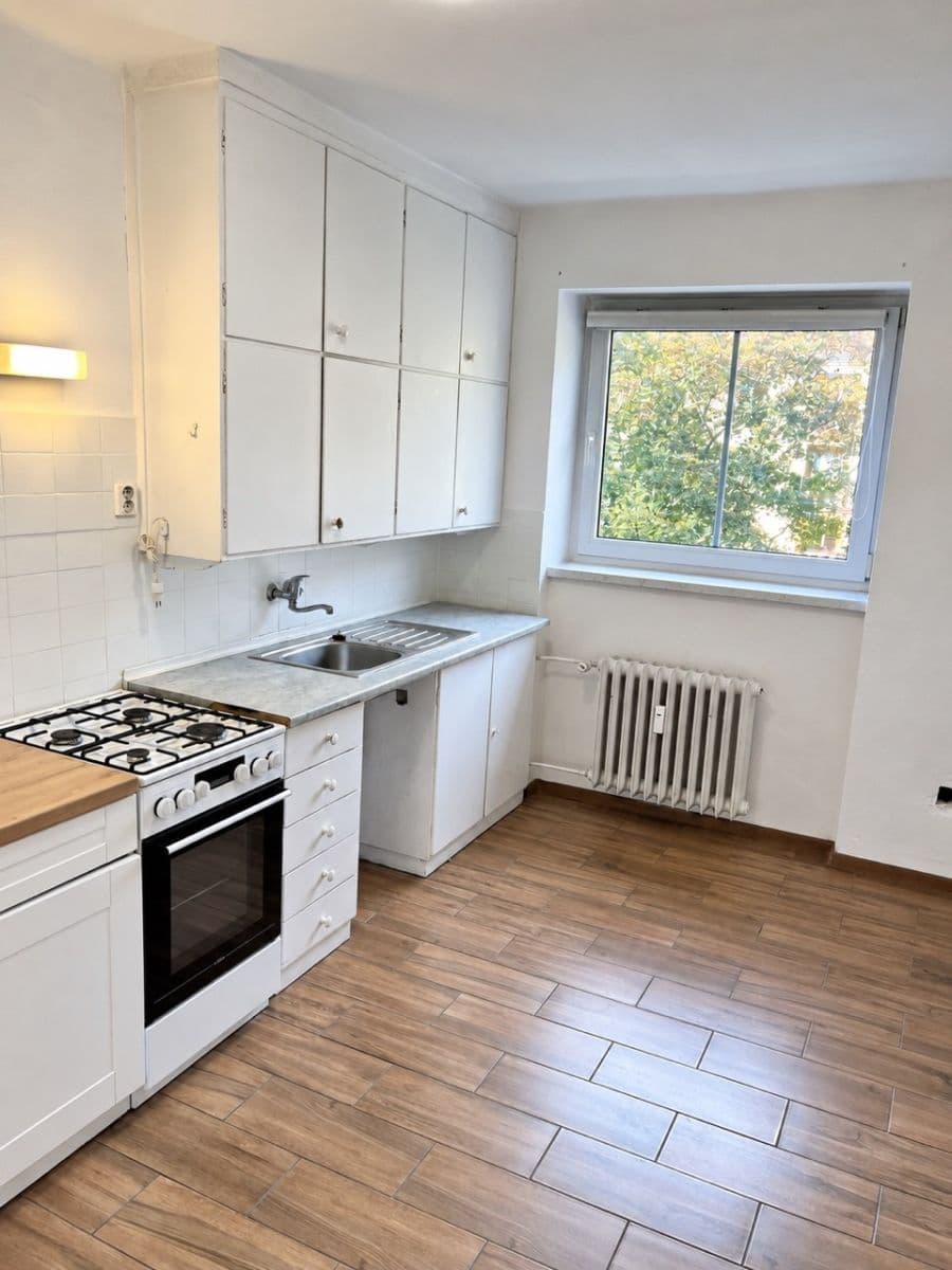 Prodej bytu 2+1 125 m², Artura Krause, Pardubice, Pardubický kraj Prodej bytu 2+1 125 m², Artura Krause, Pardubice, Pardubický kraj