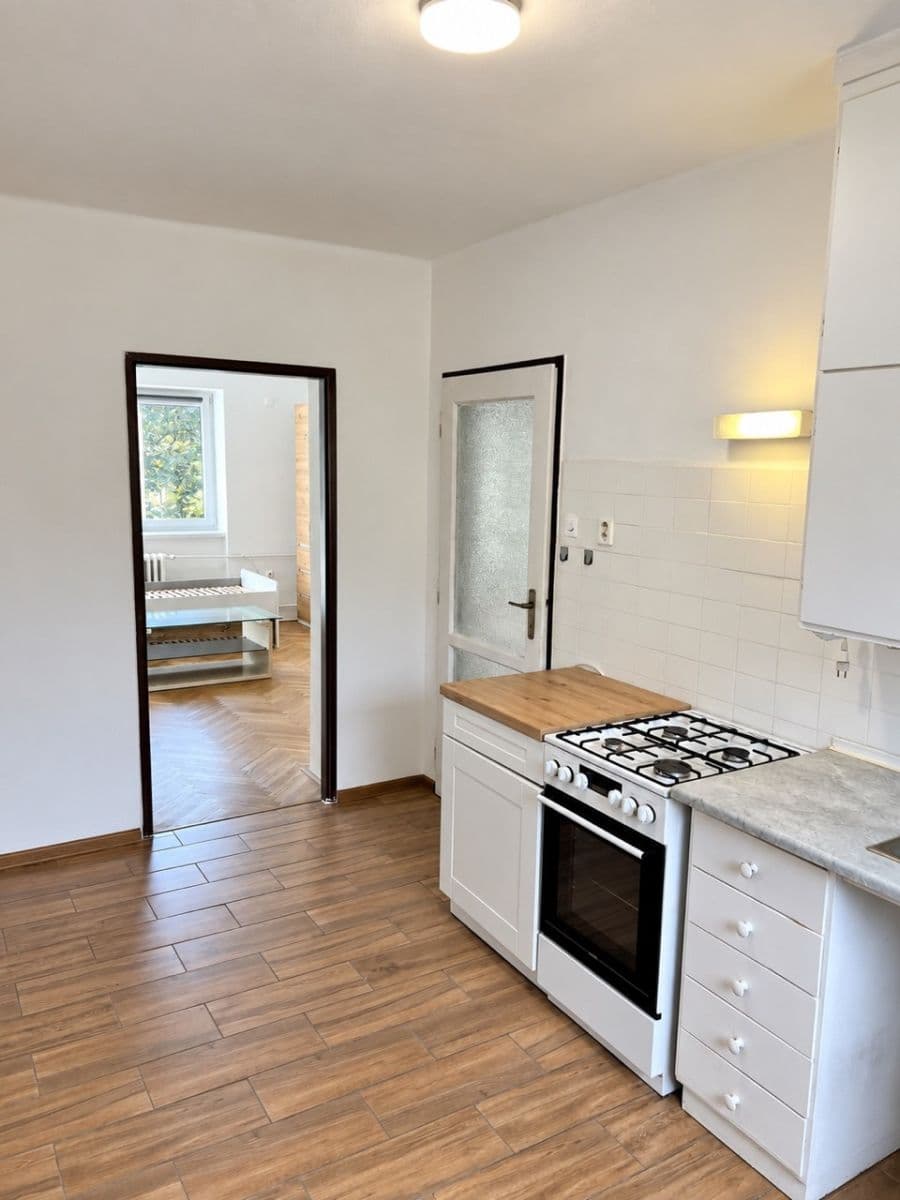 Prodej bytu 2+1 125 m², Artura Krause, Pardubice, Pardubický kraj Prodej bytu 2+1 125 m², Artura Krause, Pardubice, Pardubický kraj