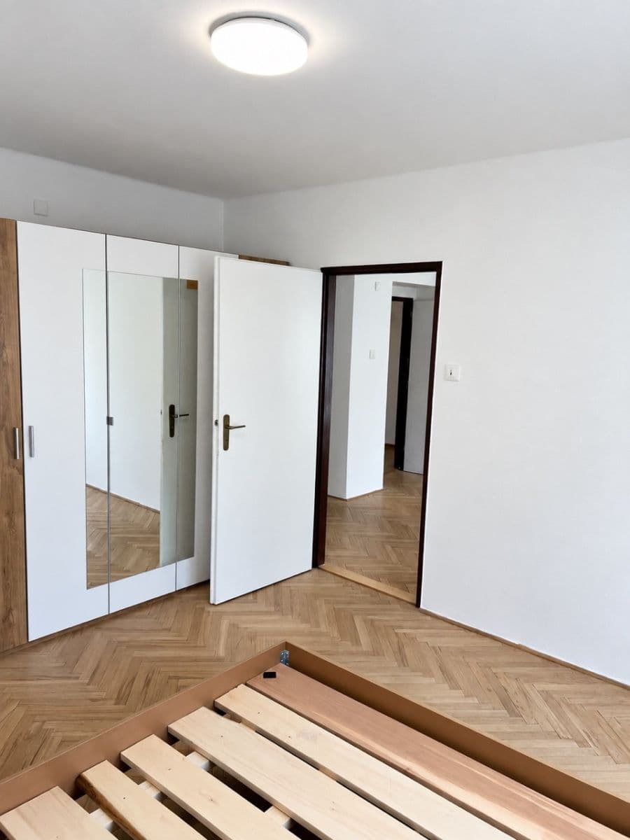 Prodej bytu 2+1 125 m², Artura Krause, Pardubice, Pardubický kraj Prodej bytu 2+1 125 m², Artura Krause, Pardubice, Pardubický kraj