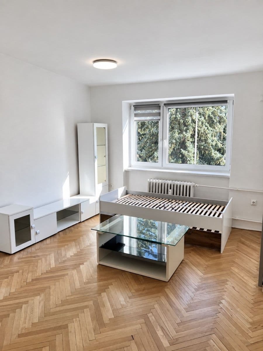Prodej bytu 2+1 125 m², Artura Krause, Pardubice, Pardubický kraj Prodej bytu 2+1 125 m², Artura Krause, Pardubice, Pardubický kraj