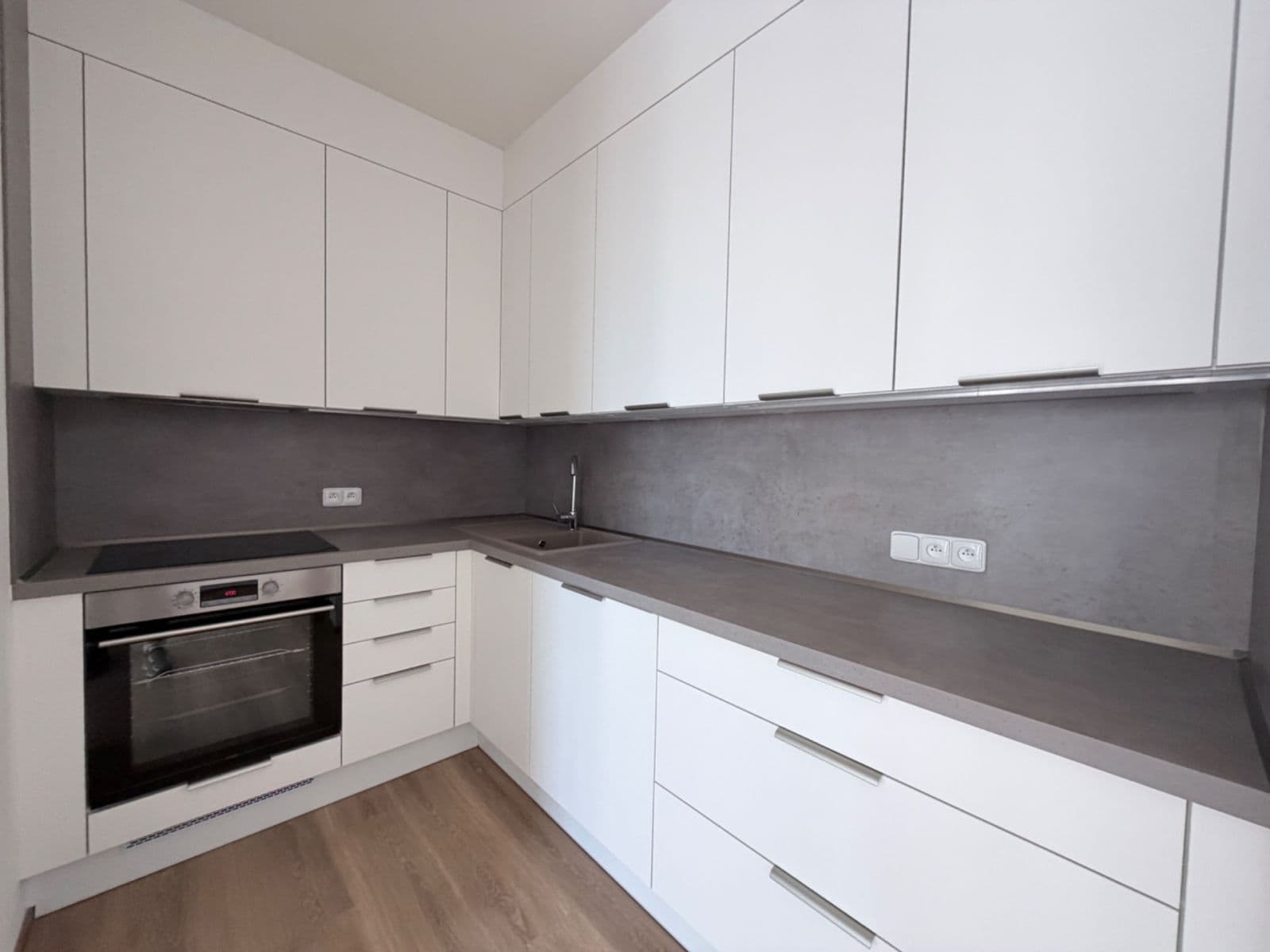 Pronájem bytu 1+kk 38 m², Nádražní, Kralupy nad Vltavou, Středočeský kraj Pronájem bytu 1+kk 38 m², Nádražní, Kralupy nad Vltavou, Středočeský kraj