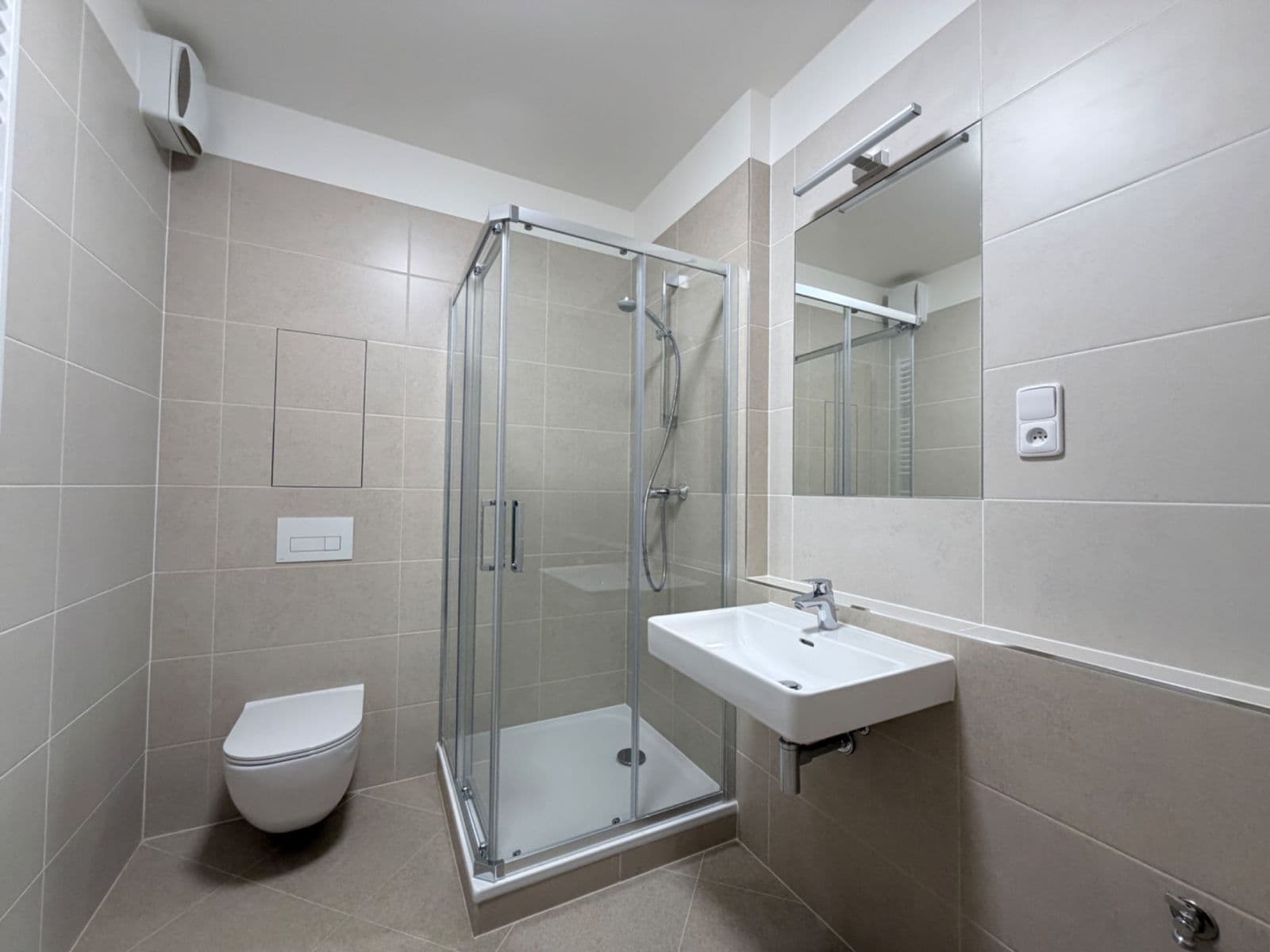 Pronájem bytu 1+kk 38 m², Nádražní, Kralupy nad Vltavou, Středočeský kraj Pronájem bytu 1+kk 38 m², Nádražní, Kralupy nad Vltavou, Středočeský kraj