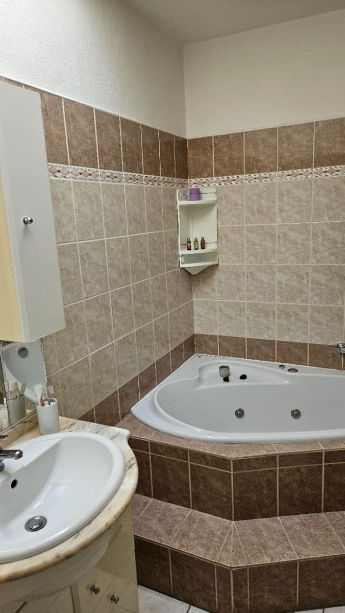 Pronájem bytu 5+1 120 m², U Bažantnice, Poděbrady, Středočeský kraj Pronájem bytu 5+1 120 m², U Bažantnice, Poděbrady, Středočeský kraj